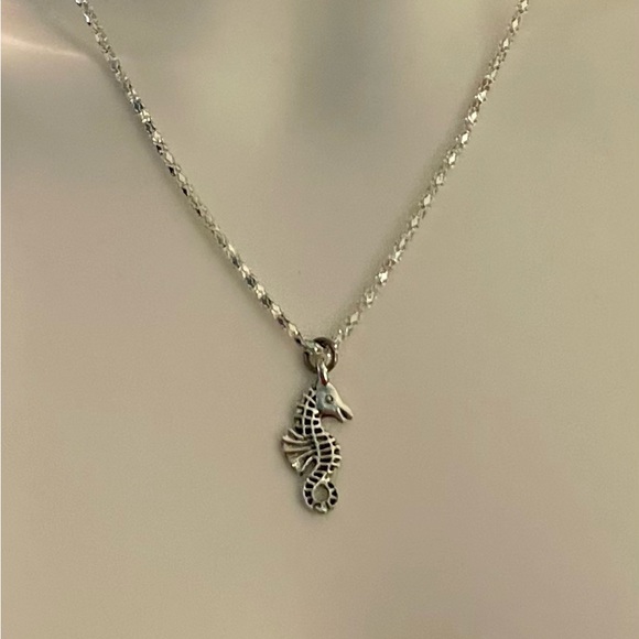 Silver Seahorse Pendant .925 Sterling Silver Necklace - Picture 2 of 5